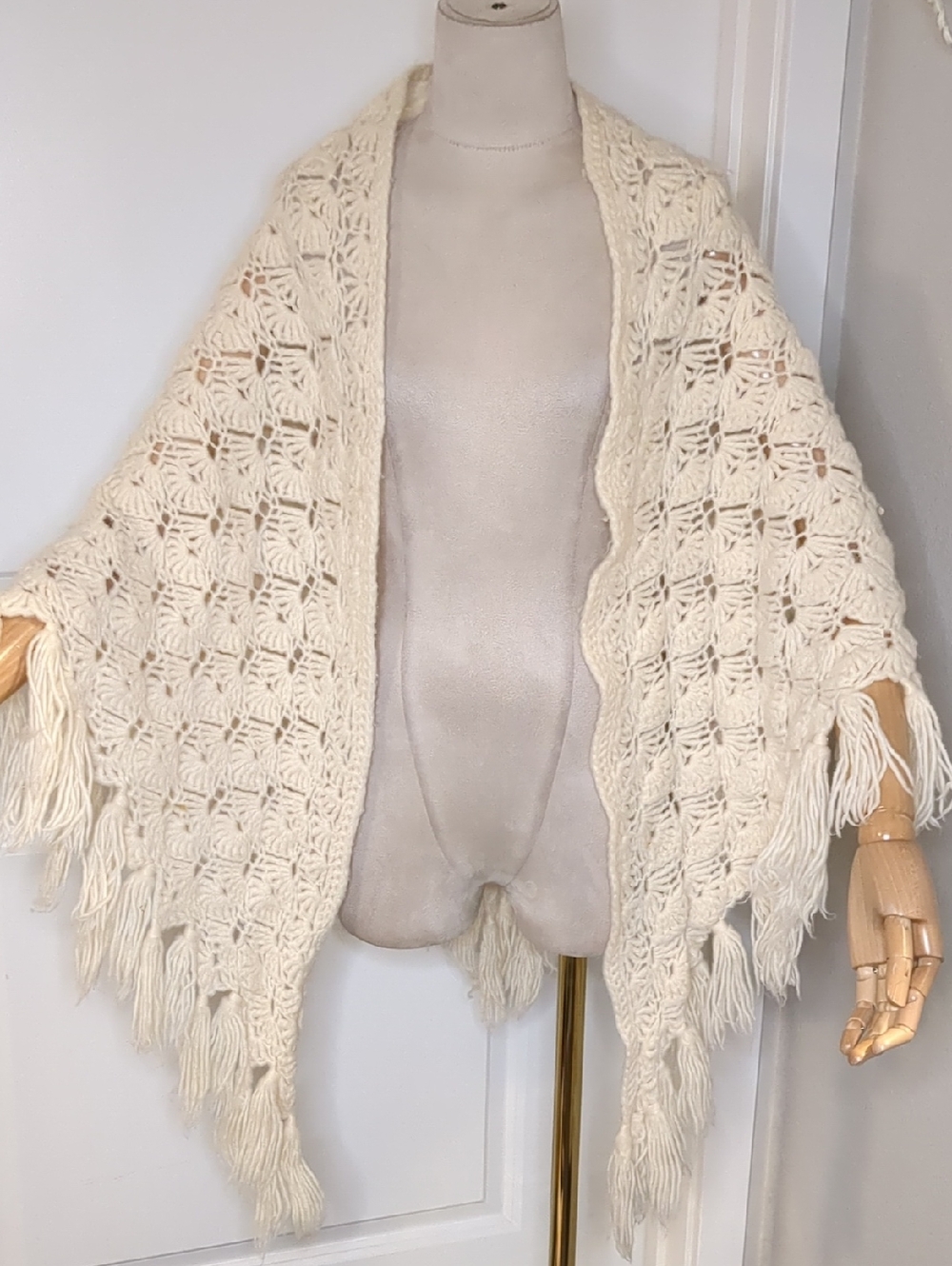 Vintage 70s Boho Crochet Shawl Cream Handmade Grannycore Wrap